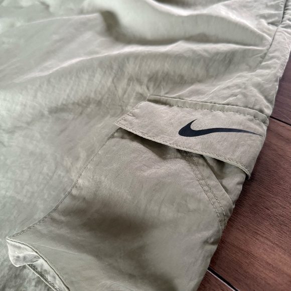 Nike Essential Woven Women’s Cargo Pants - Size XS (Fits More Like a Small) - Picture 5 of 9